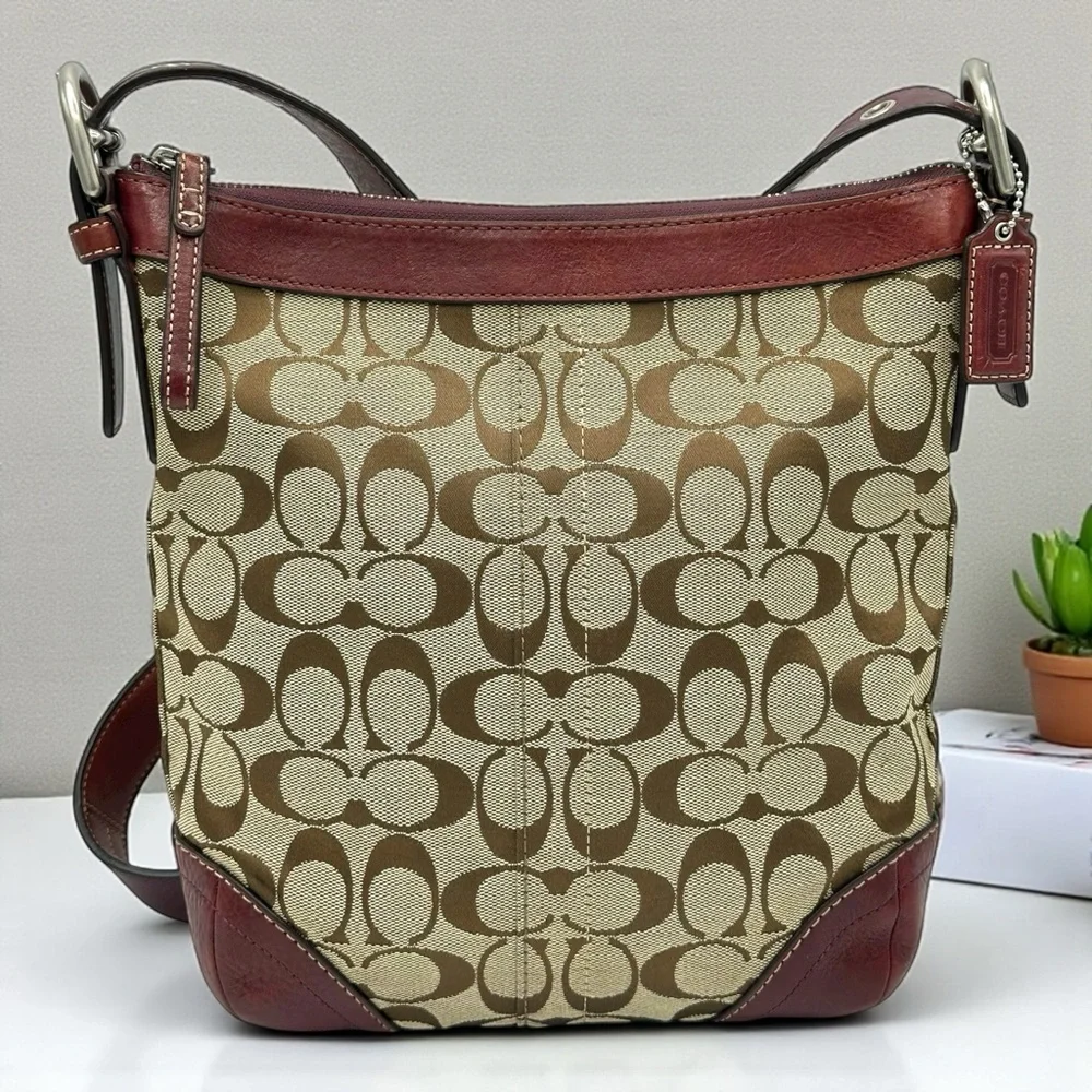 ⭐️⭐️SOLD⭐️⭐️ Vintage Coach Sig Jacquard Crossbody with Burgundy Leather Trim